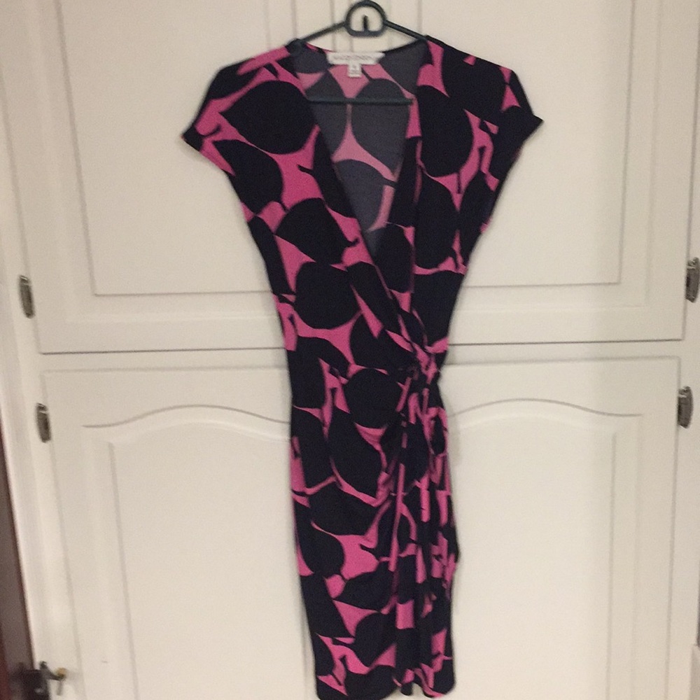 Maggy London size 8 wrap dress
